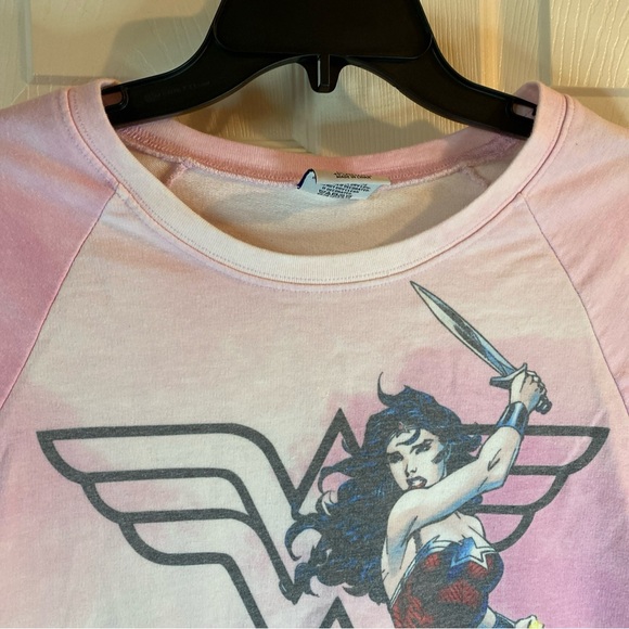 DC Women Juniors 3-5 S Sweatshirt Pullover Crew Neck Wonder Woman Tie Dye Pink - Picture 3 of 12